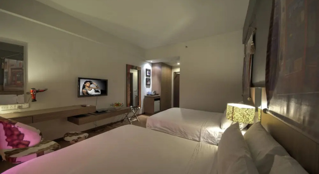 Четырёхместный номер Premier с балконом Arenaa Deluxe Boutique Hotel