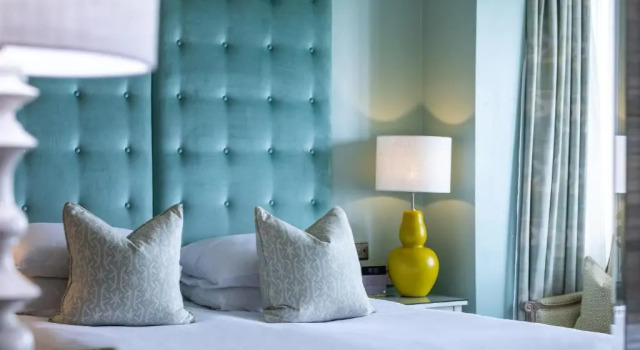 Четырёхместный номер Executive с балконом и с видом на море Roslin Beach Hotel