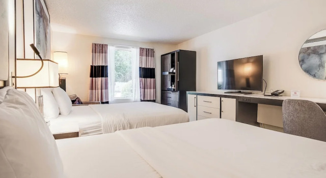 Четырёхместный номер Standard Clarks Inn Savannah Airport