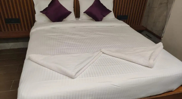 Hotel V, Rezerwuj Hotel Hyderabad 