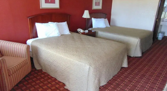Queen Anne Inn II, Забронировать Отель Отели Table Rock Lake с парковкой, Парковка