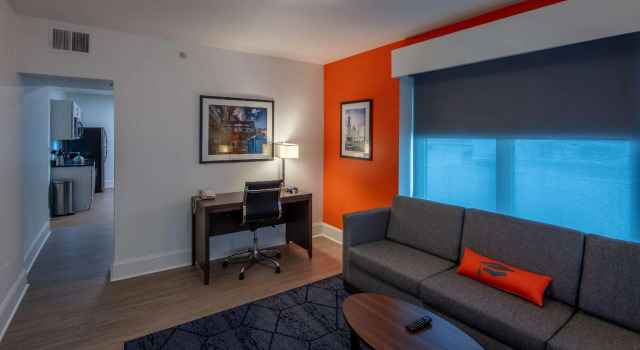 Четырёхместный люкс c 1 комнатой Collegian Hotel & Suites, Trademark Collection by Wyndham