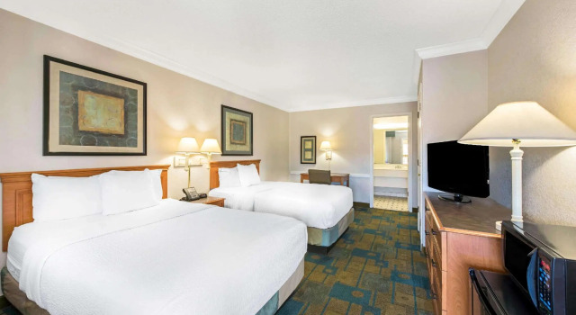 Шестиместный люкс Deluxe La Quinta Inn New Orleans Causeway