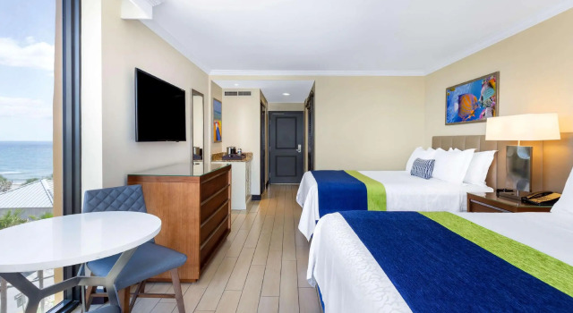 Четырёхместный номер Standard Wyndham Deerfield Beach Resort
