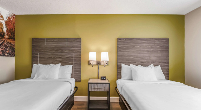 Четырёхместный номер Standard SureStay Plus Hotel by Best Western McGuire AFB Jackson