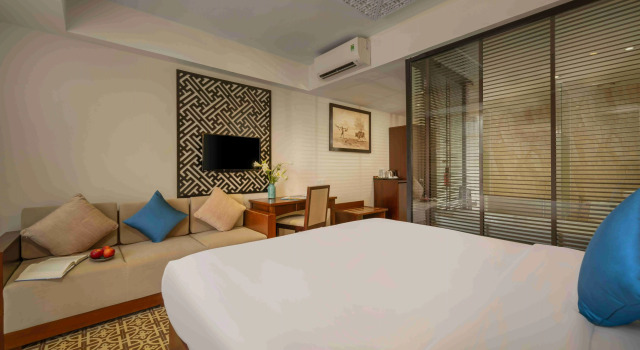 Номер Deluxe Royal Riverside Hoi An Hotel-Newly Renovated & Reopened