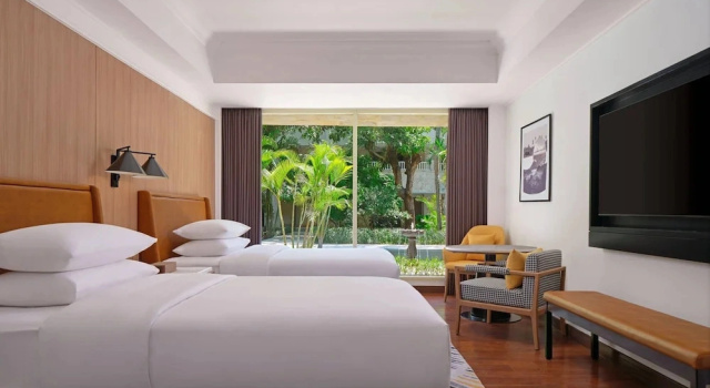 Четырёхместный номер Deluxe с видом на озеро Sheraton Jakarta Soekarno Hatta Airport