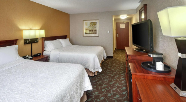 Двухместный номер Standard Hampton Inn & Suites by Hilton Toronto Airport