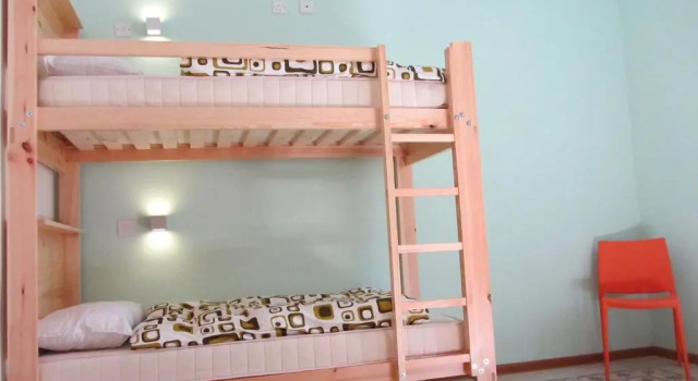 Кровать в общем номере Corner Hostel