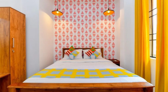 White House by OYO Rooms