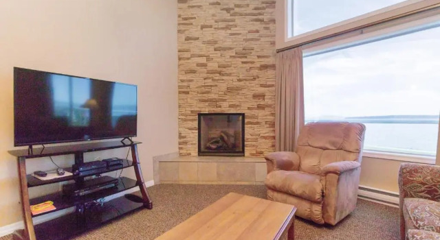 Люкс Deluxe The Cedarwood Inn & Suites