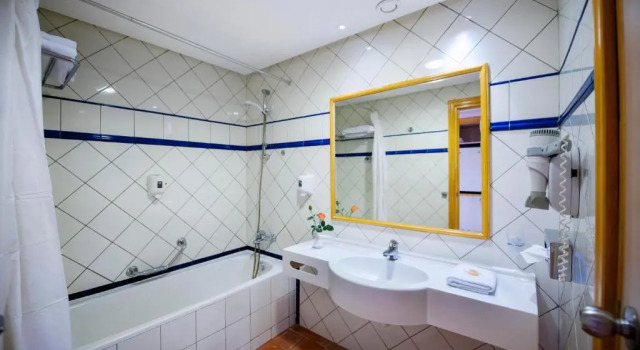 Трёхместный номер Standard Medina Belisaire And Thalasso