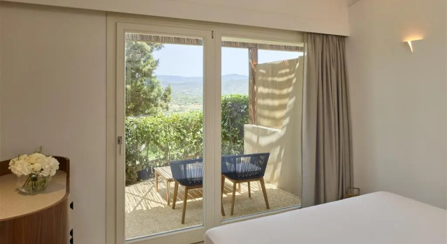Baia Chia - Chia Laguna Resort, จอง รีสอร์ท Domus de Maria Sardinia South, ใกล้ Su Giudeu Beach