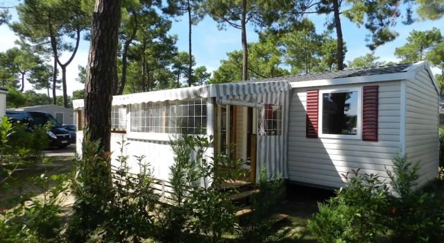 Bungalow With 3 Bedrooms in Les Mathes, With Pool Access and Furnished