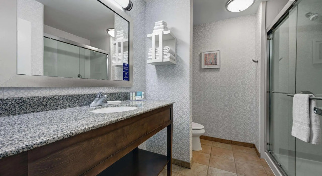 Четырёхместный номер Standard Hampton Inn Farmington