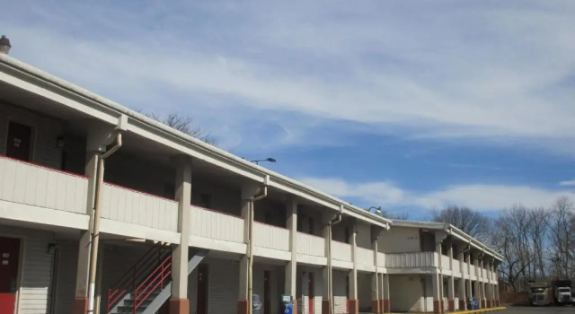Red Carpet Inn - New Brunswick, Забронировать Отель провинция Нью-Брансуик North Jersey