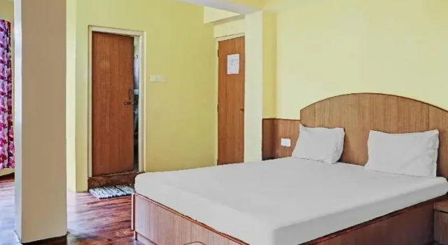 Hotel Premier By OYO