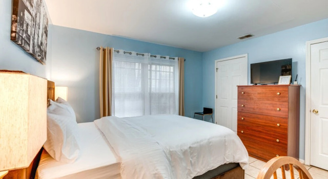 Cozy Newark Getaway 15 Mi to Manhattan