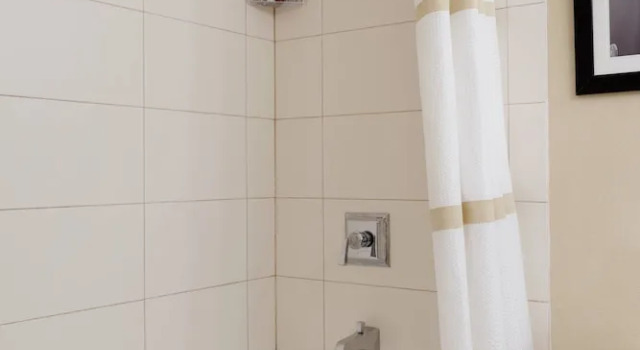 Четырёхместный клубный номер Standard Long Island Marriott Hotel
