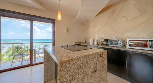 Condo Surf 407 - Beachfront Oceanview 1 Bedroom Condo Rental - at El Faro condos, Prenota Hotel Hotel a Quintana Roo con parcheggio, Parcheggio