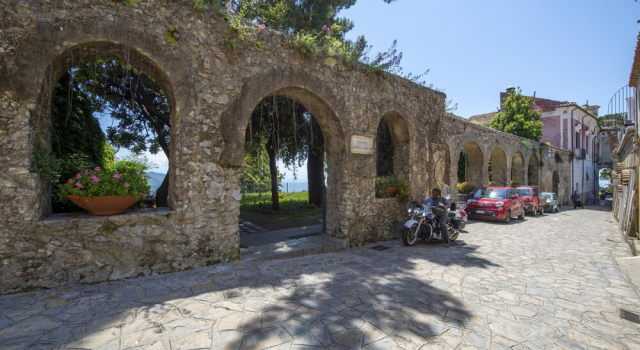 Le Suites Della Principessa- Apartment in the Heart of Ravello, Забронировать Апартаменты/квартира Равелло Побережье Амальфи, рядом с Duomo di Ravello