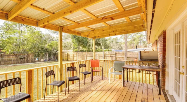Коттедж 4 Mi to Fsu! Family Gem w/ Deck in Tallahassee