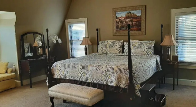 Номер Luxury DeBary Inn