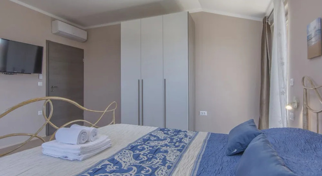 Luxuriously Equipped Villa With Private Pool Offers you an Excellent Vacation, Забронировать Вилла Пореч Poreč Riviera, 3* 4*