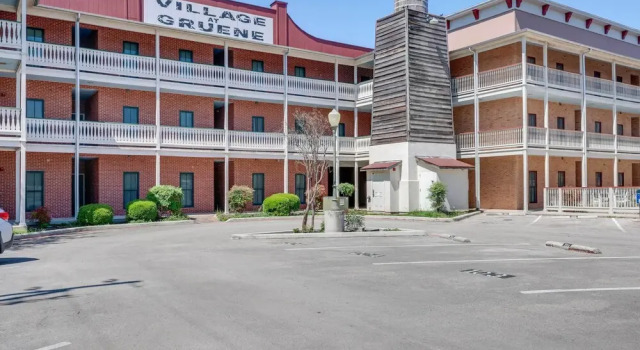 Cozy New Braunfels Condo w/ Community Pool & Grill