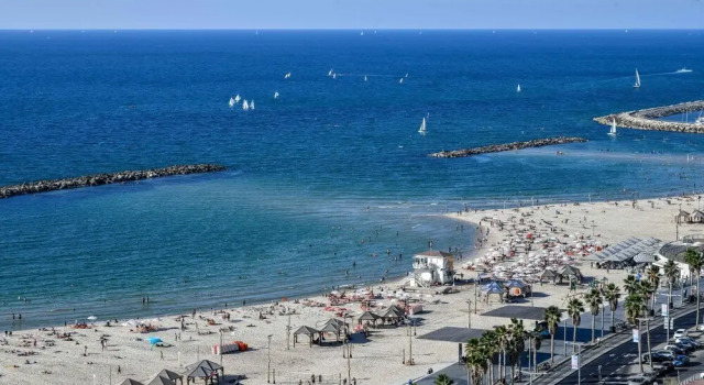 Апартаменты Full Sea View on The Beach With Balcony
