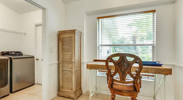 5 Mi to Naples Beach - Getaway w/ Screened Lanai!