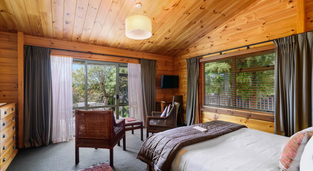 Koura Lodge, Забронировать Отель Отели Озера Роторуа с парковкой, Парковка