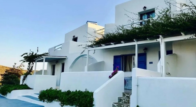 Sarakiniko View Studios, Prenota Affittacamere Hotel a Milo con parcheggio, Parcheggio