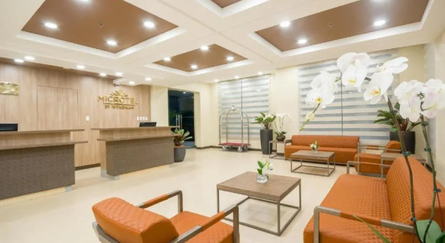 Двухместный люкс с 2 комнатами Microtel Inn & Suites by Wyndham San Fernando