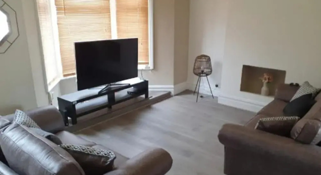 3-bed Apartment Roof Terrace Near Cardiff Centre