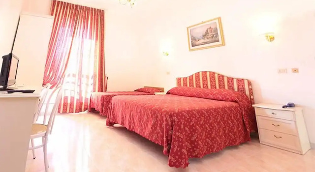 Трёхместный номер Standard Hotel Euro Quiris