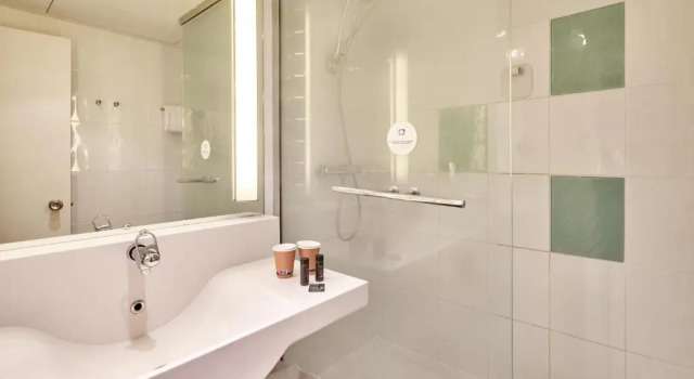 Трёхместный номер B&B HOTEL Cergy Port 4 étoiles