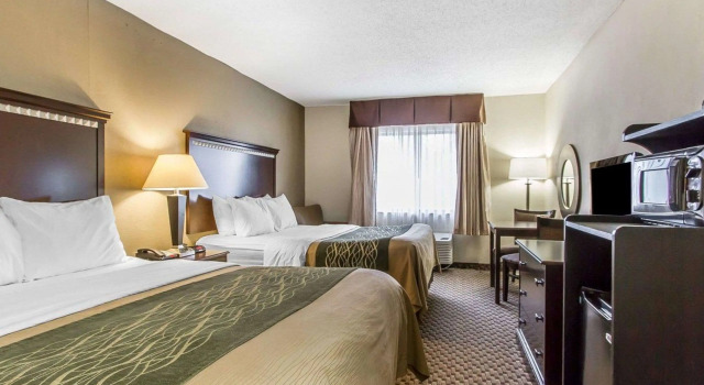 Четырёхместный номер Standard Quality Inn Macomb near University Area