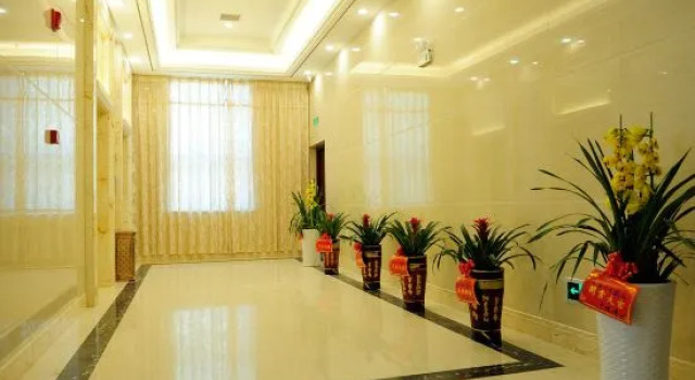 Yiyang Taojiang County Oriental Hotel, Book Hotel Hotels in Yiyang with Parking, Parking