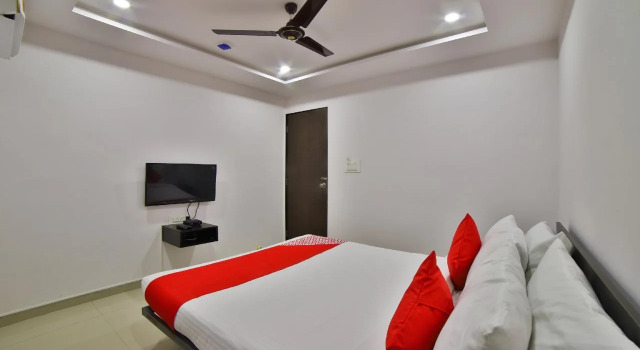Hotel Blue Trio By OYO Rooms, Забронировать Отель Сурат штат Гуджарат