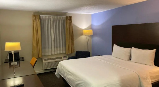 Номер Standard Days Inn and Suites by Wyndham Hammond, IN