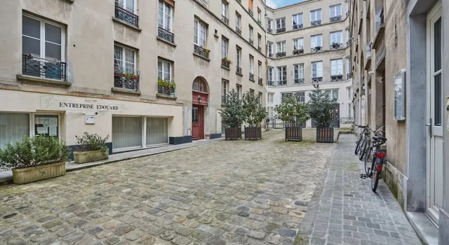 Duplex Center of Paris, Забронировать Отель Париж Иль-де-Франс, рядом с Жак Бонсержан