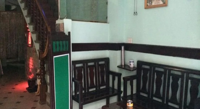 RedDoorz near Le Van Luong Street
