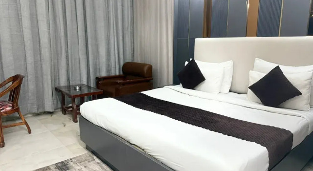 Номер Premium FabHotel Prime The Rivlet Premium - MG Road
