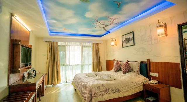 Люкс с балконом Hotel Jungle Crown