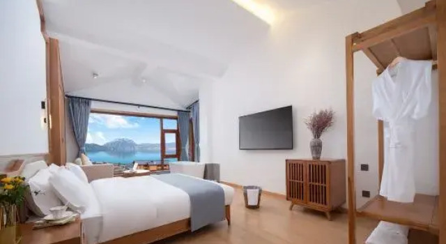 Двухместный люкс с видом на озеро Lugu Lake Yueshan Yin Boutique Homestay