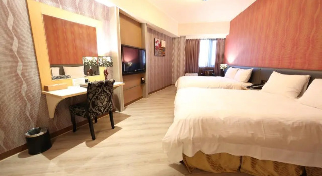 Четырёхместный номер Superior Grand Earl Hotel