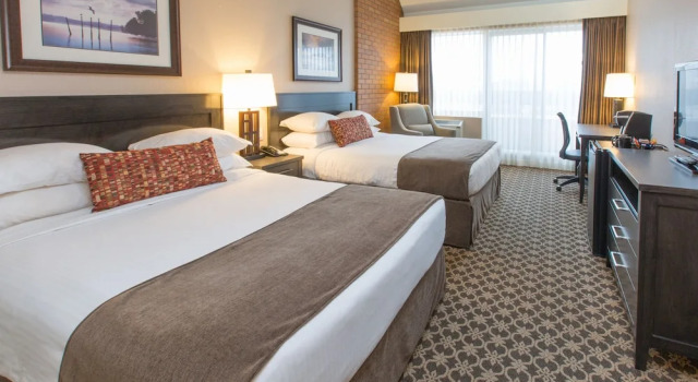 Четырёхместный номер Standard с балконом The Embassy Inn