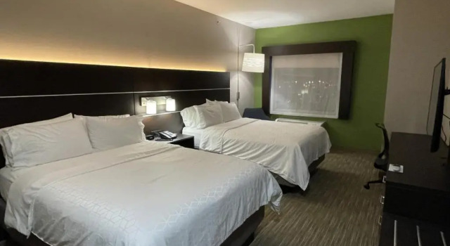 Четырёхместный номер Standard Holiday Inn Express Hotel and Suites Ada by IHG