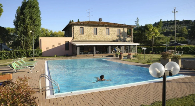 Hotel Villalago trasimeno, Buchen Sie Hotel Magione Trasimenischer See